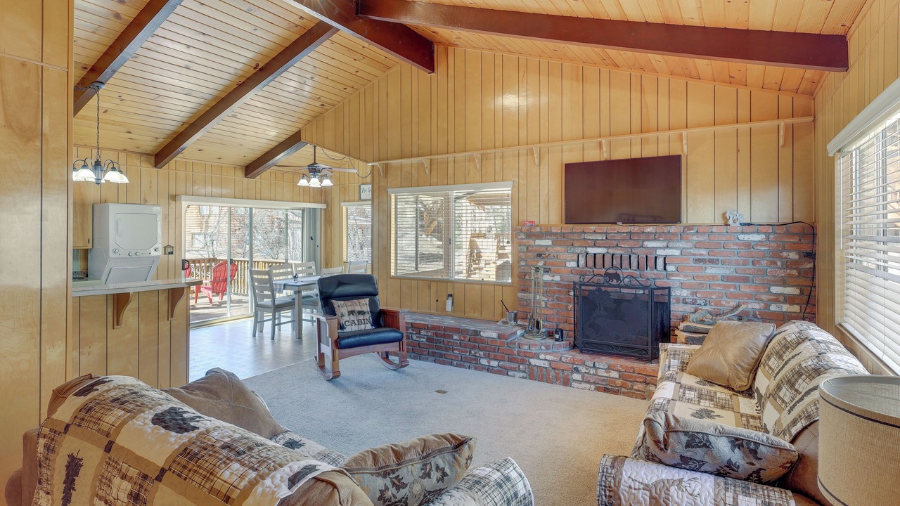 Photo of Livingroom in Pine Mountain Club