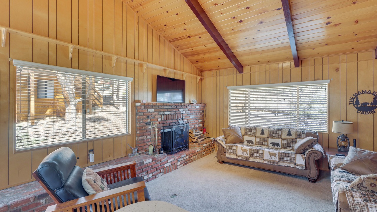 Photo of Livingroom in Pine Mountain Club