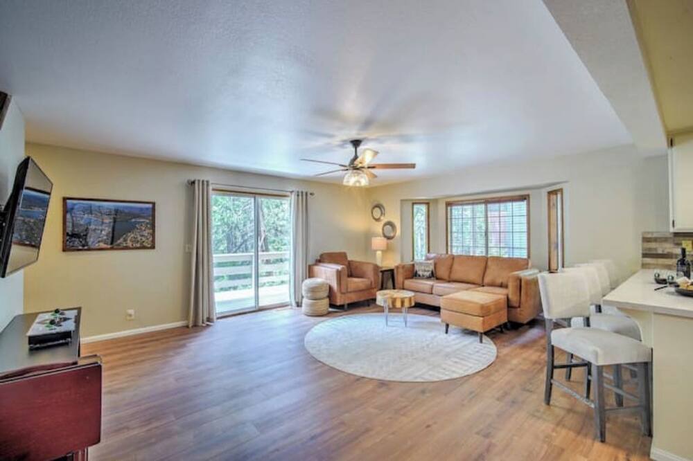 Photo of Livingroom in Crestline