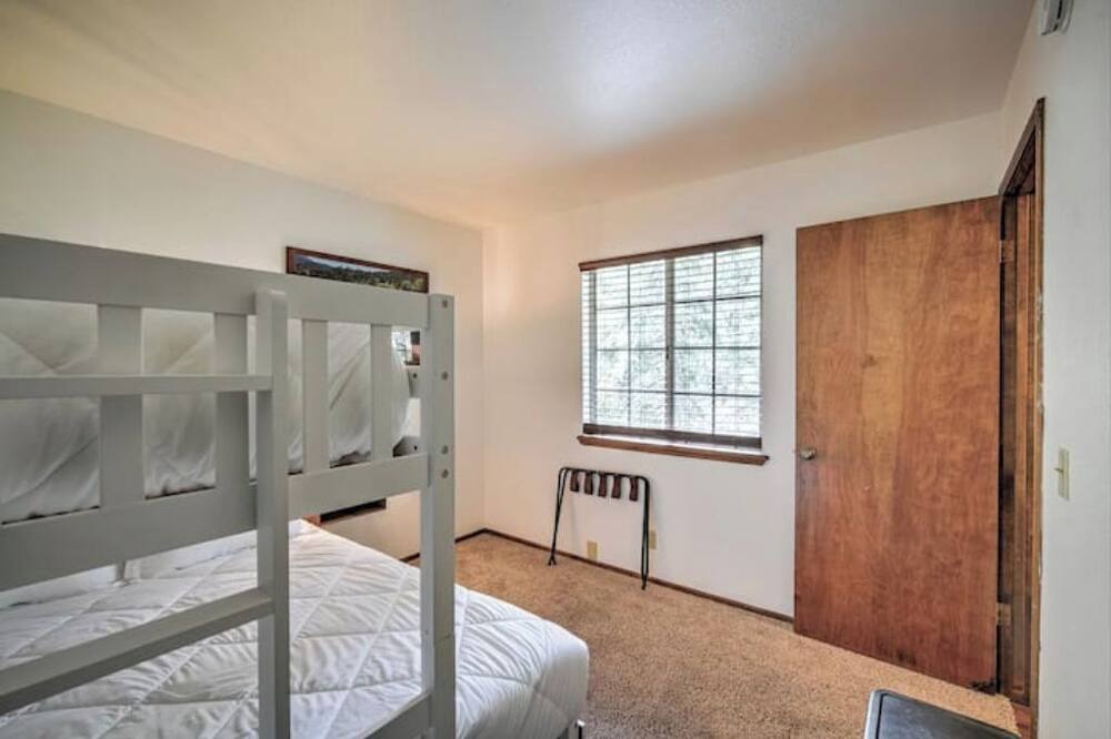 Photo of Bedroom in Crestline