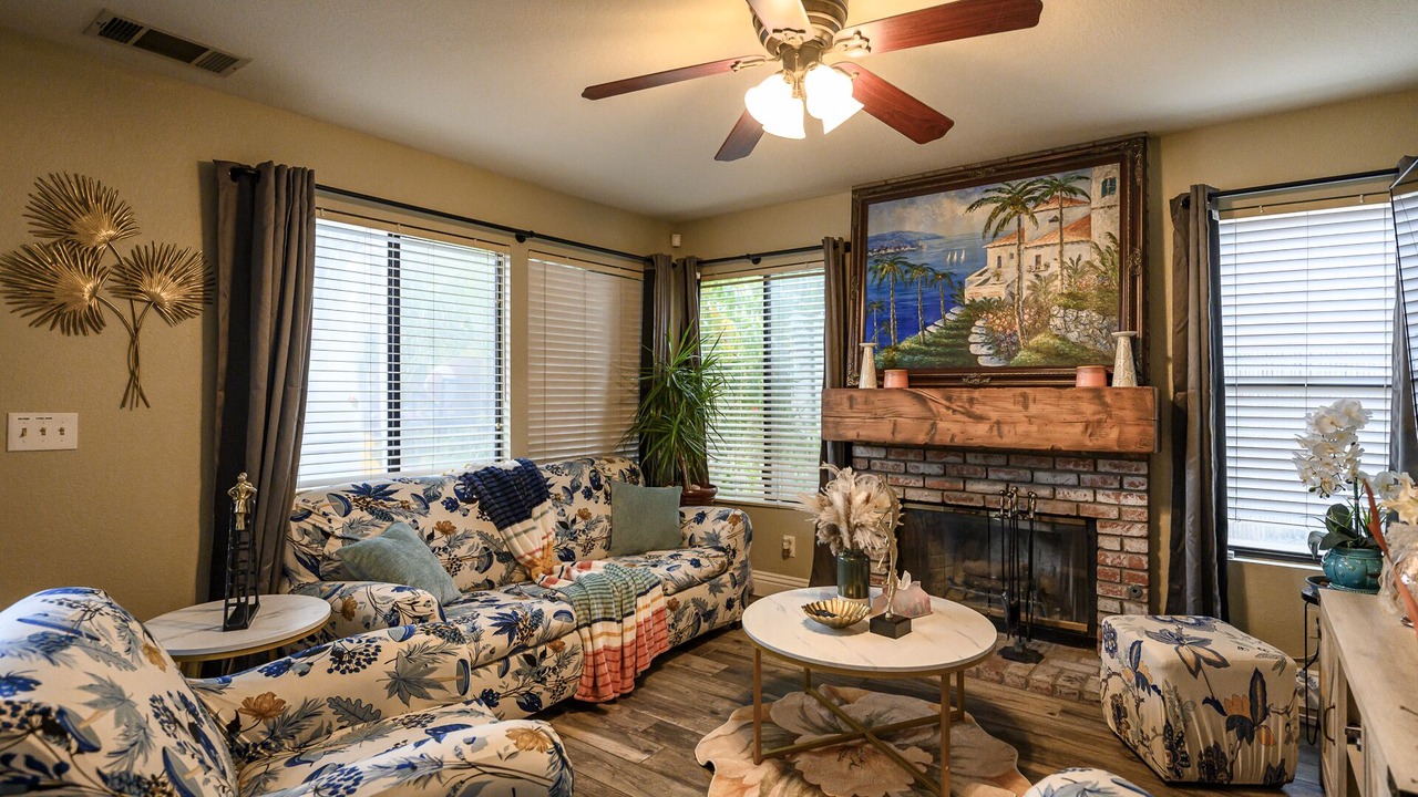 Photo of Livingroom in Lake Elsinore