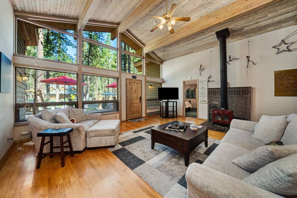 Photo of Bedroom in Plumas Eureka Estates