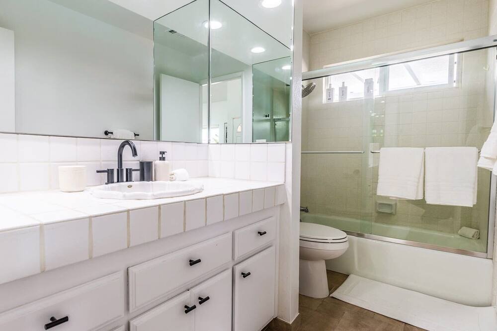 Photo of Bathroom in Racquet Club West