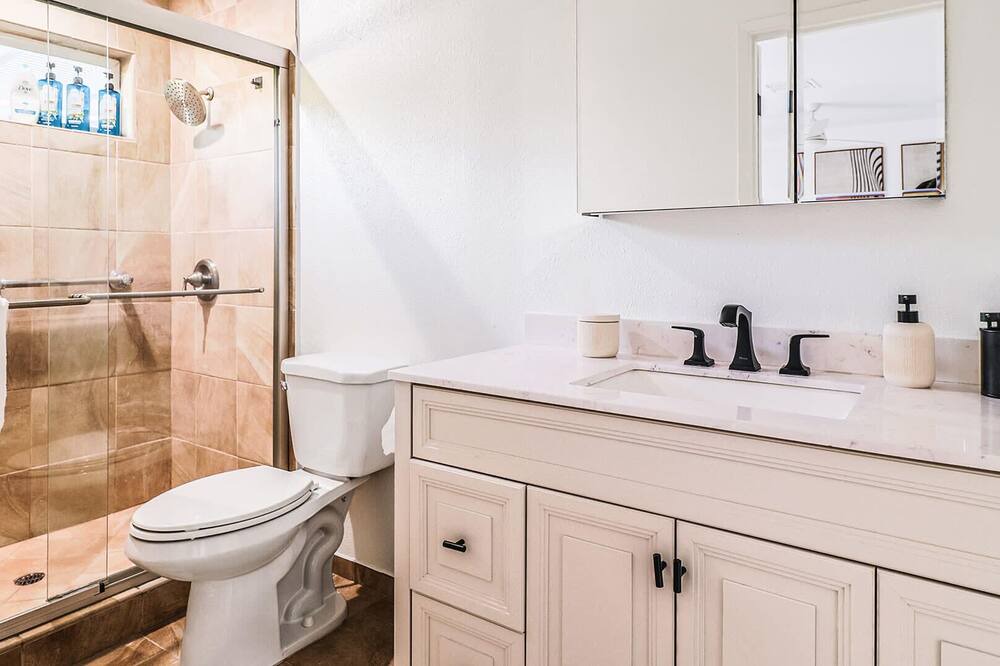 Photo of Bathroom in Racquet Club West