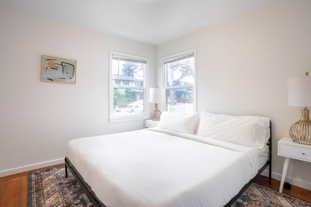 Photo of Bedroom in Shoreline West