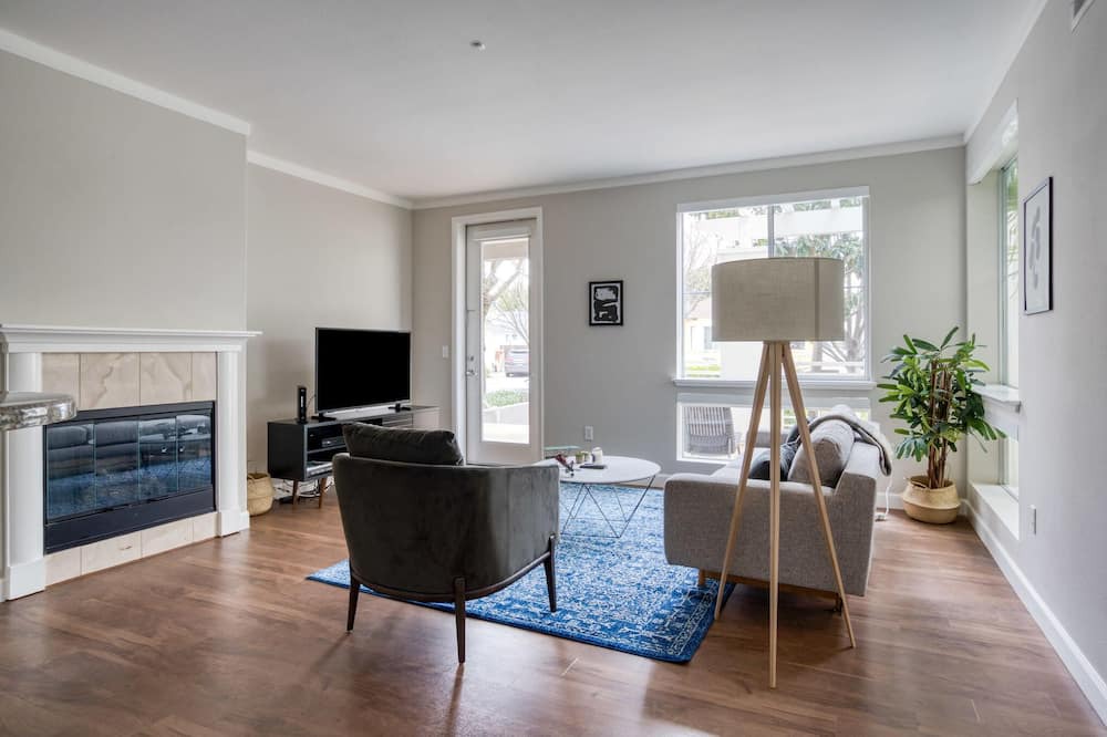 Photo of Livingroom in Central San Mateo