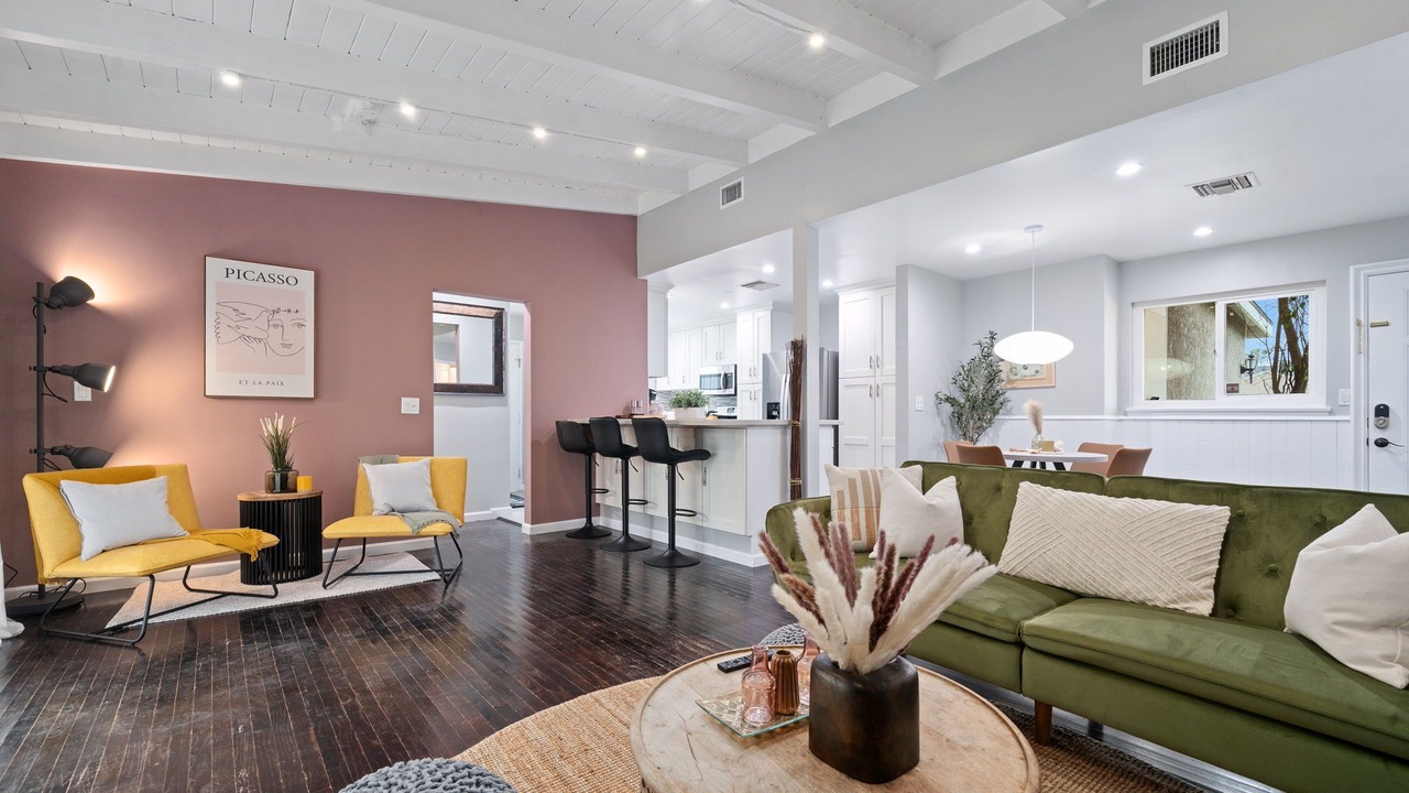 Photo of Livingroom in Encino
