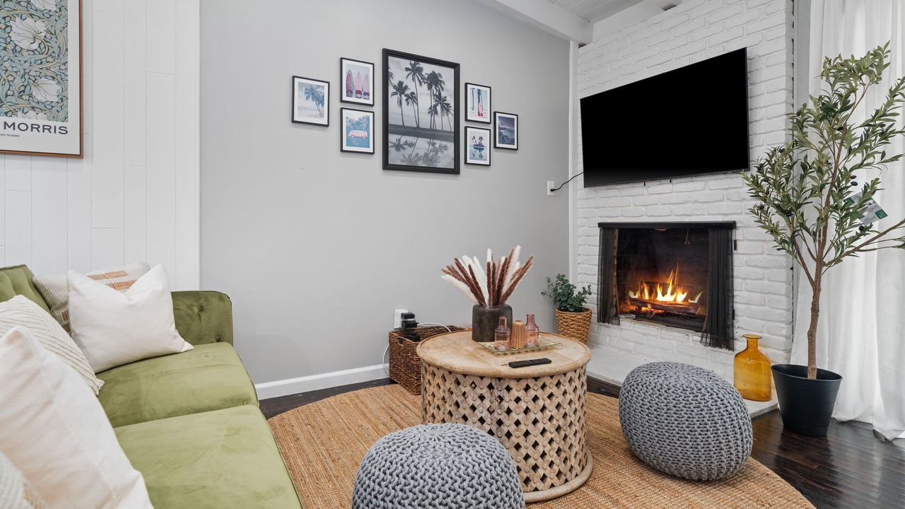 Photo of Livingroom in Encino