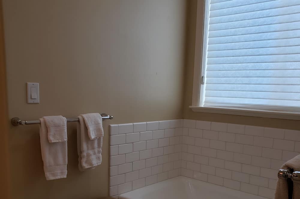 Photo of Bathroom in Kelseyville
