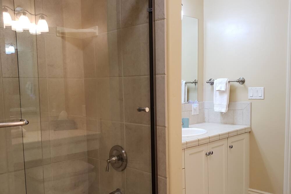 Photo of Bathroom in Kelseyville