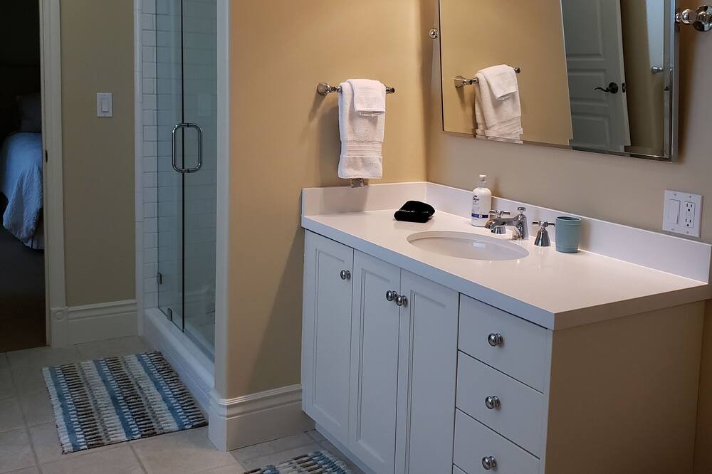 Photo of Bathroom in Kelseyville