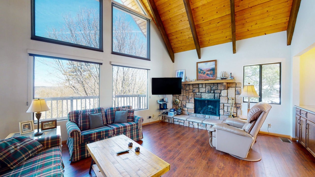 Photo of Livingroom in Cedar Glen