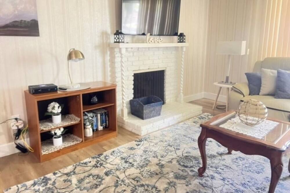 Photo of Livingroom in Riverside
