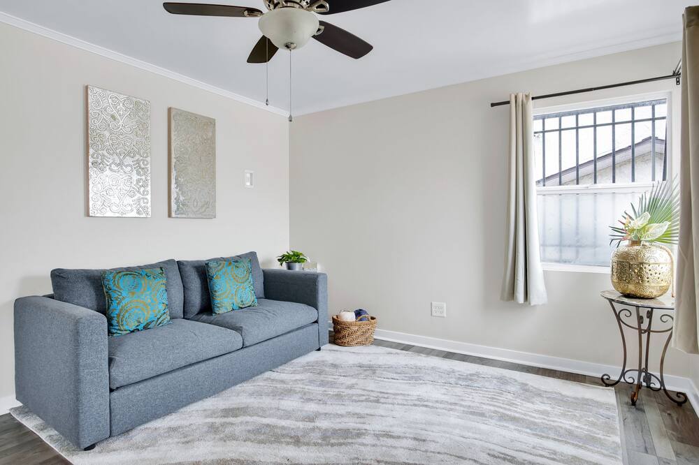 Photo of Livingroom in Downey