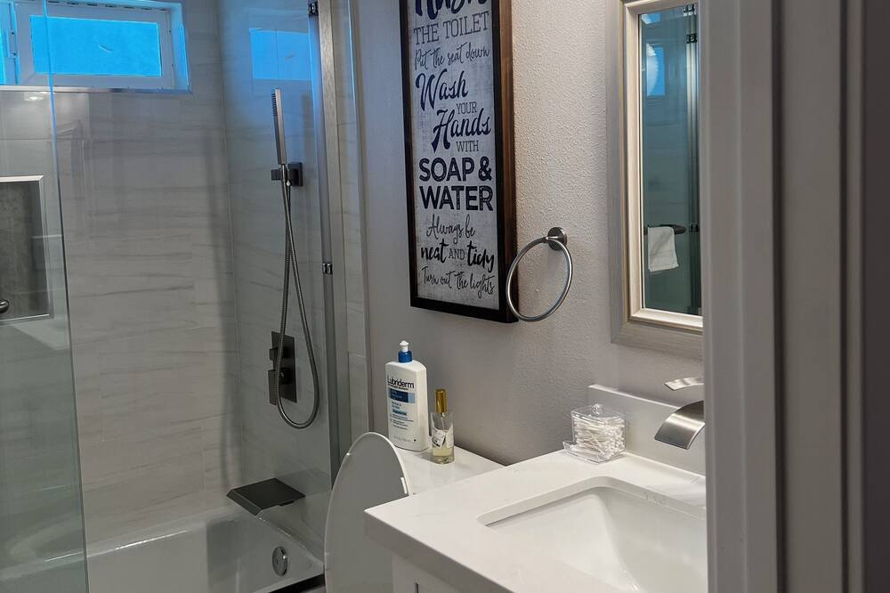 Photo of Bathroom in Midway City