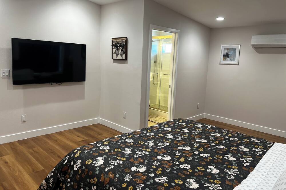 Photo of Bedroom in Midway City
