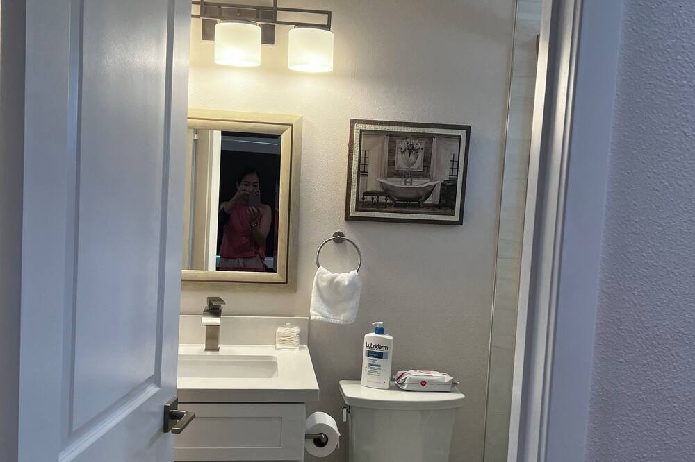 Photo of Bathroom in Midway City