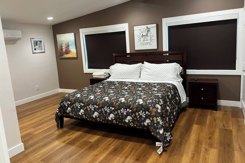 Photo of Bedroom in Midway City