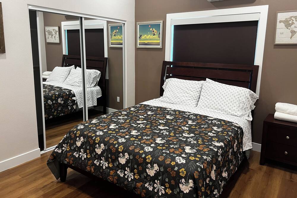Photo of Bedroom in Midway City
