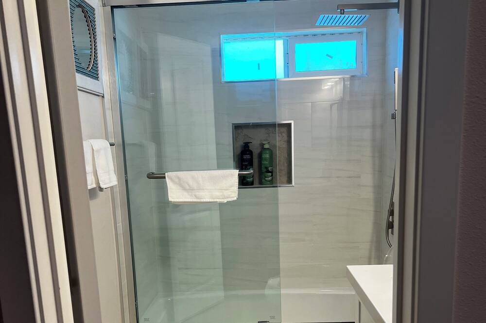 Photo of Bathroom in Midway City