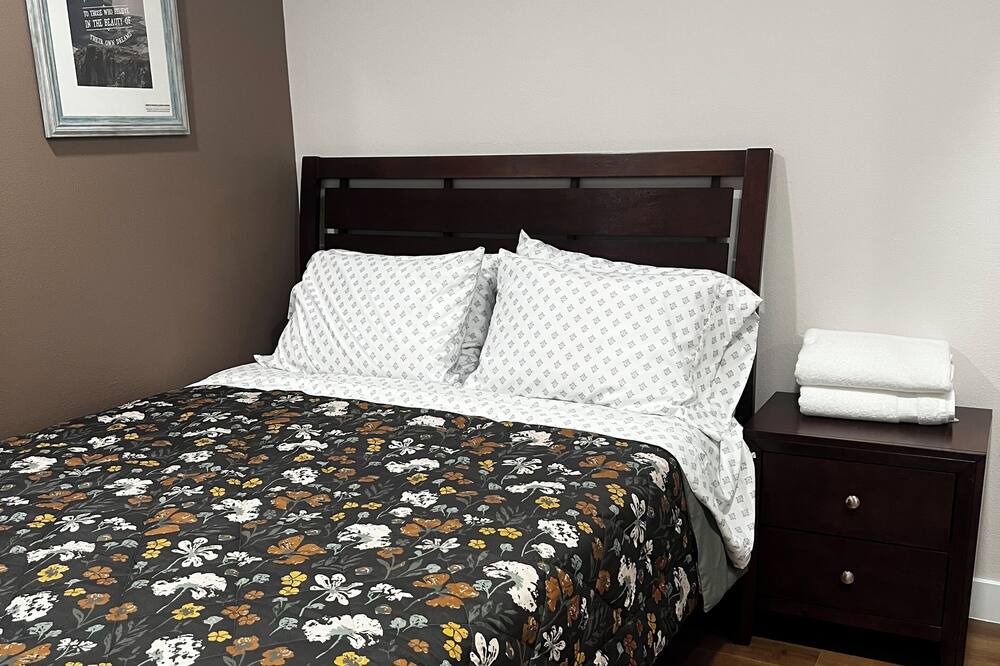 Photo of Bedroom in Midway City