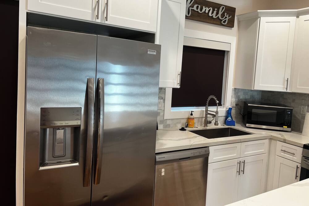 Photo of Kitchen in Midway City