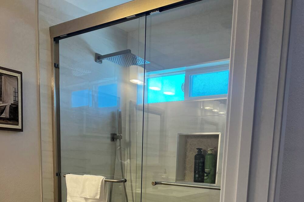 Photo of Bathroom in Midway City