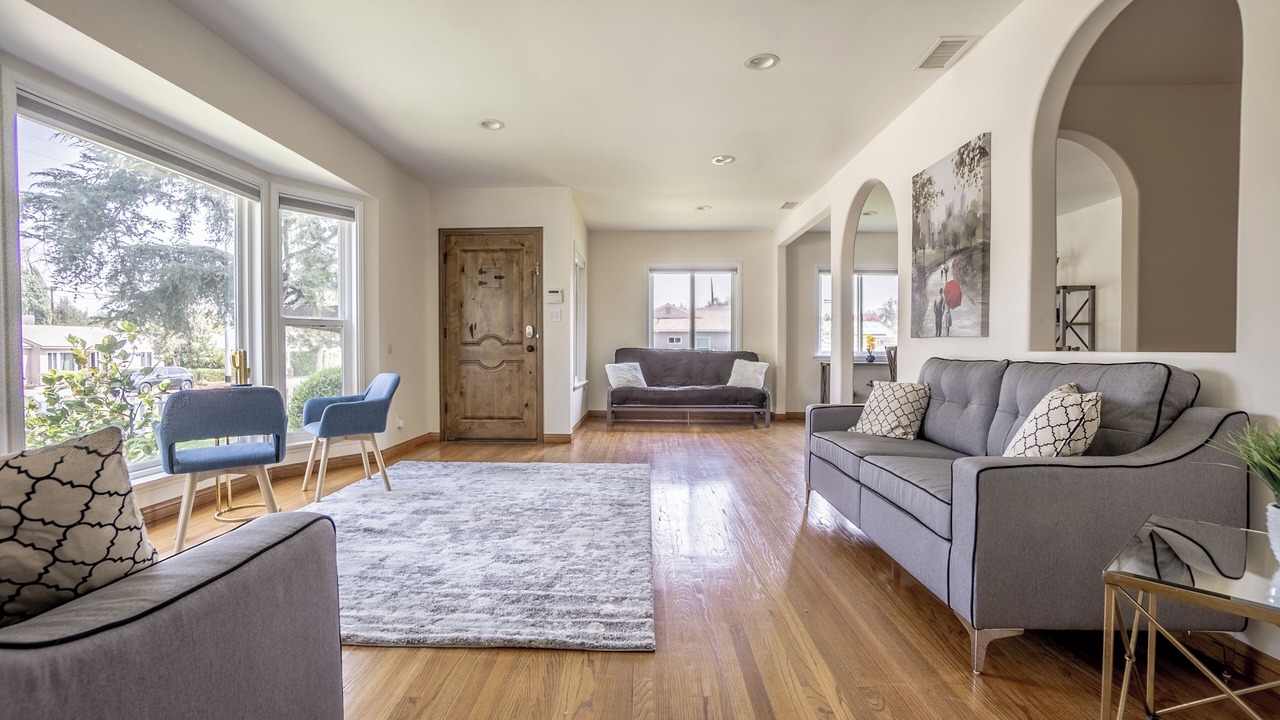 Photo of Livingroom in Encino