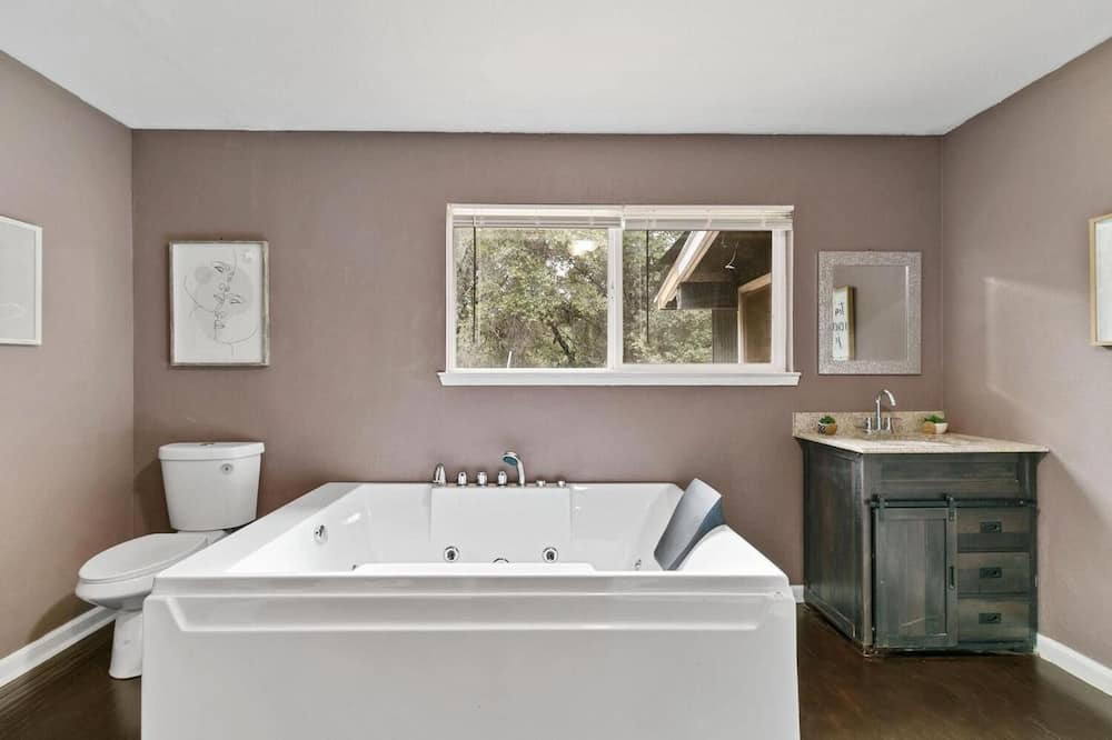 Photo of Bathroom in Auburn