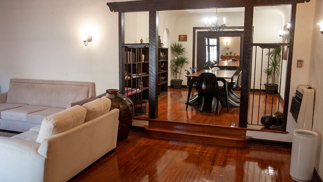 Photo of Livingroom in Tarzana