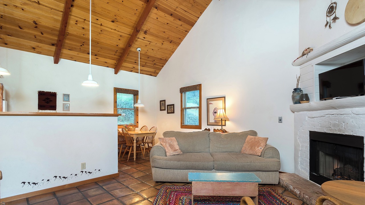 Photo of Livingroom in Ahwahnee