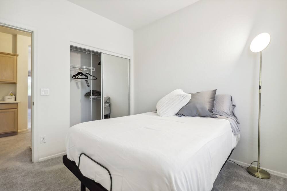 Photo of Bedroom in Foothills Club West