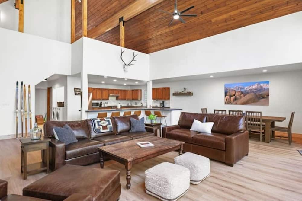Photo of Livingroom in Plumas Eureka Estates