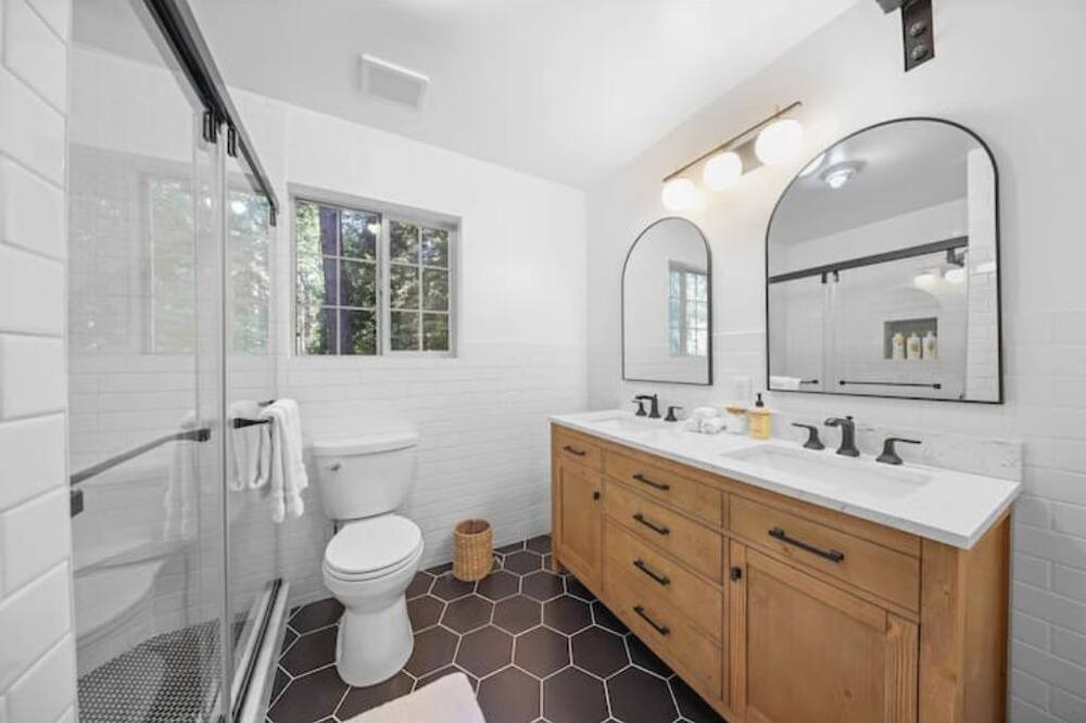 Photo of Bathroom in Plumas Eureka Estates