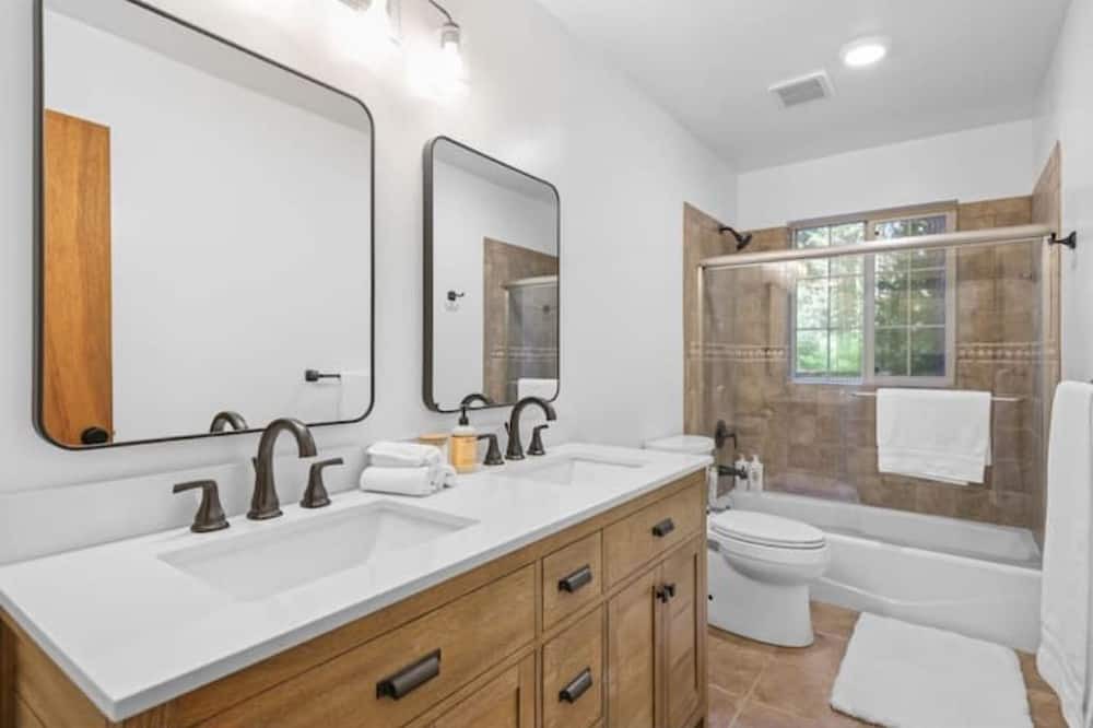Photo of Bathroom in Plumas Eureka Estates