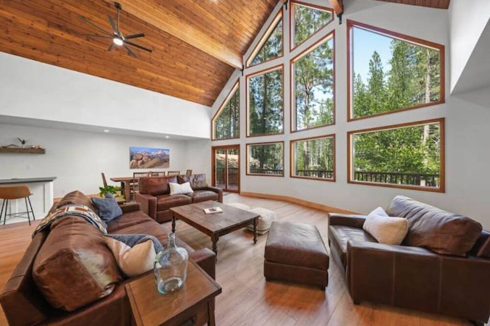 Photo of Livingroom in Plumas Eureka Estates