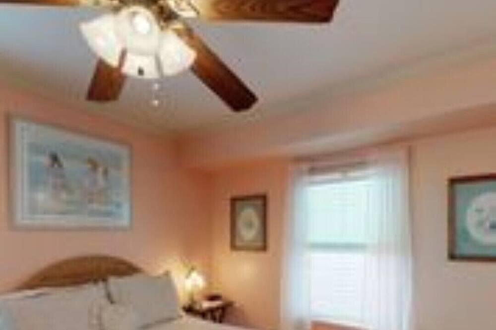 Photo of Bedroom in Avalon