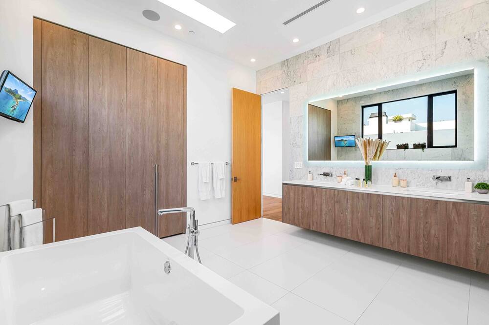 Photo of Bathroom in Melrose