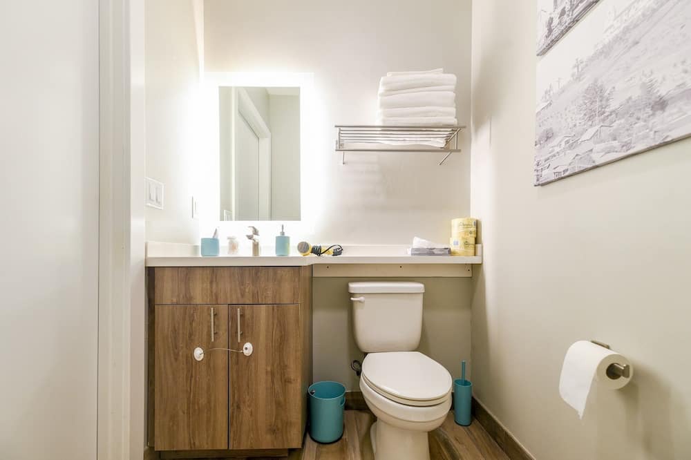 Photo of Bathroom in Midway District