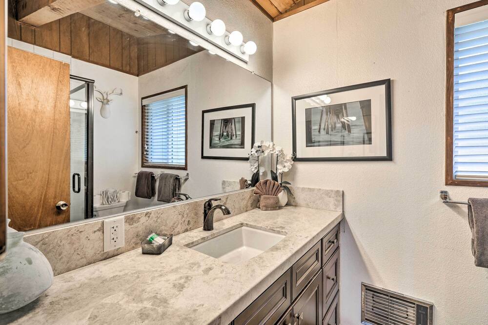 Photo of Bathroom in Tahoma