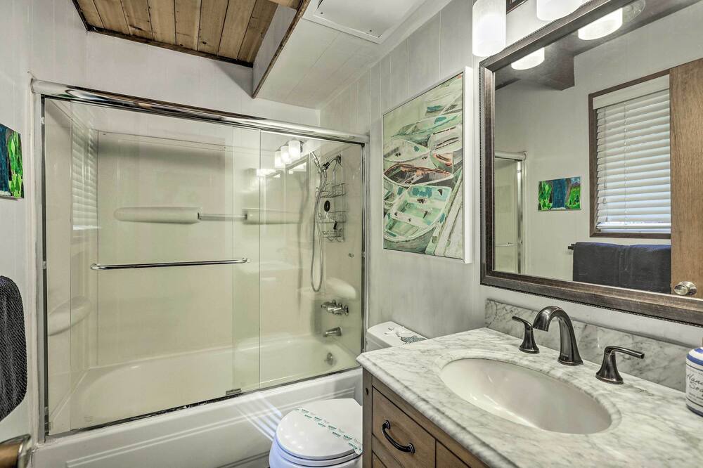 Photo of Bathroom in Tahoma