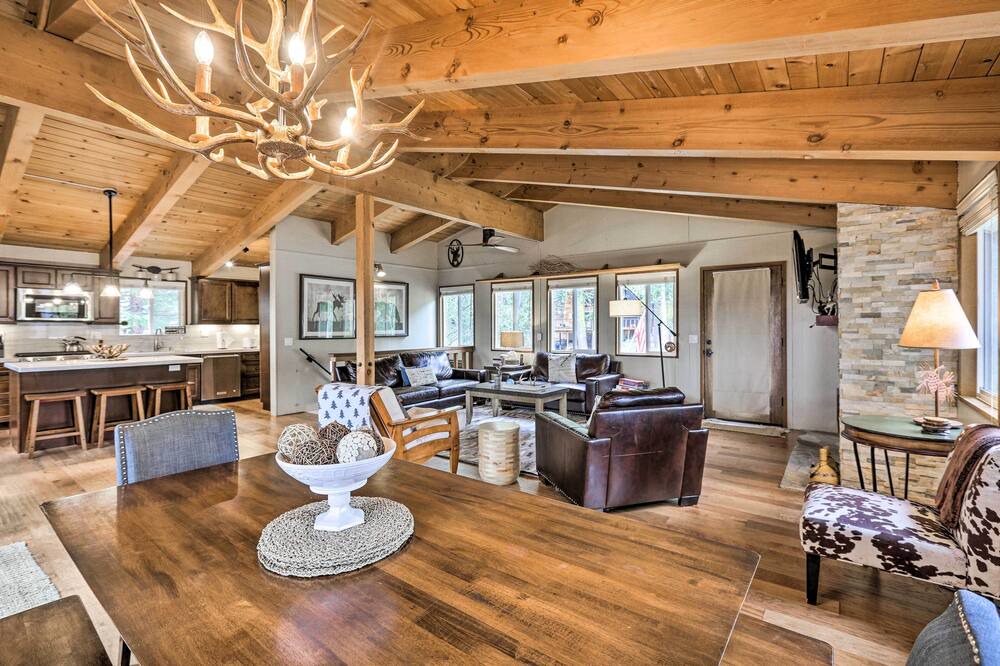 Photo of Livingroom in Tahoma