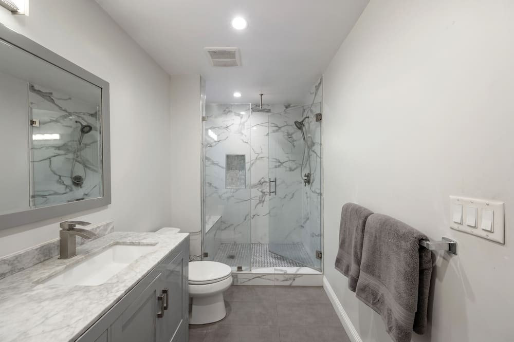 Photo of Bathroom in Downtown Los Angeles