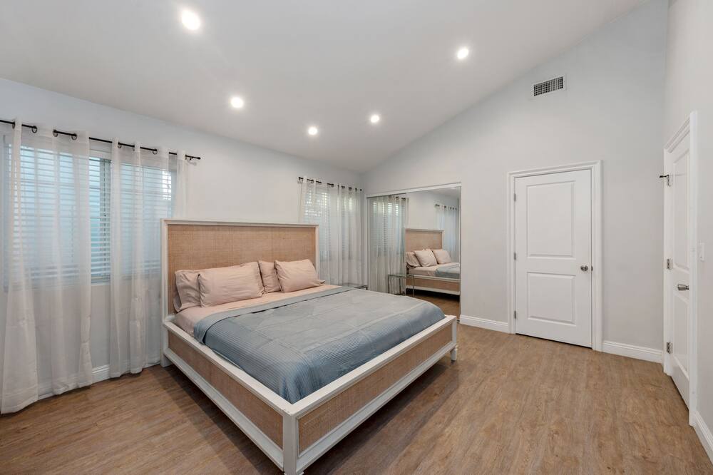 Photo of Bedroom in Downtown Los Angeles