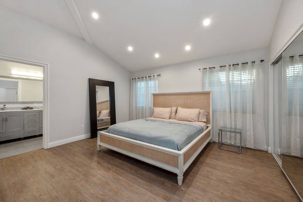 Photo of Bedroom in Downtown Los Angeles