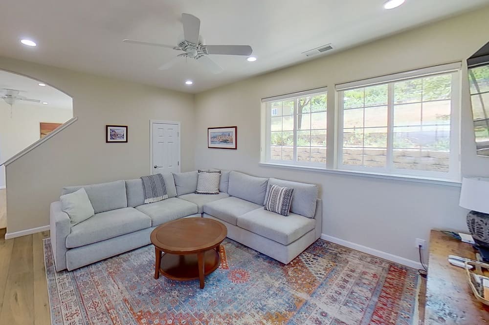 Photo of Livingroom in Kelseyville