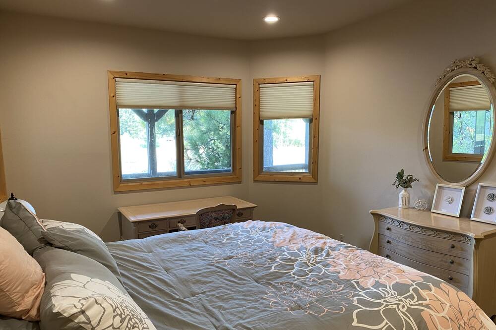 Photo of Bedroom in Forest Meadows