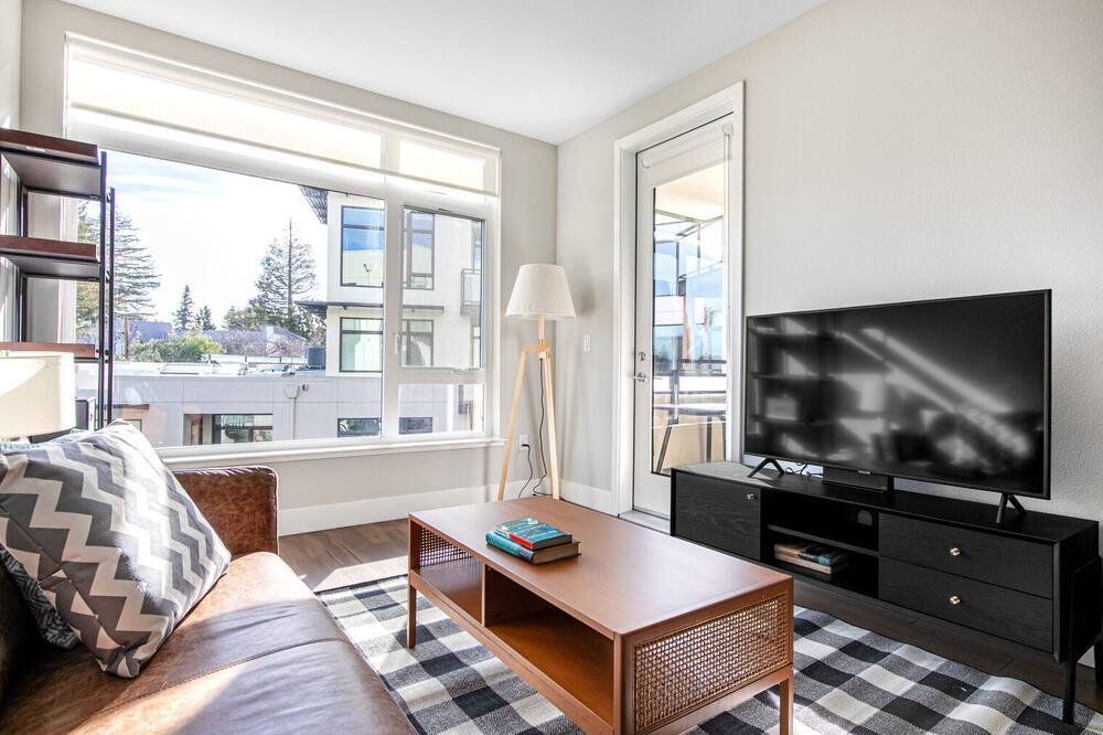 Photo of Livingroom in Shoreline West