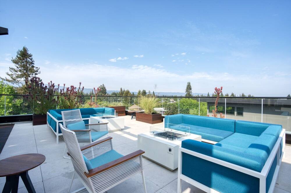 Photo of Patio Balcony in Shoreline West