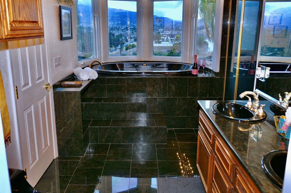 Photo of Bathroom in Lake Elsinore